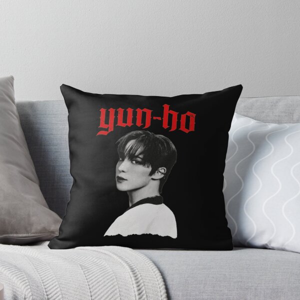 Artikelvorschau, Yunho K-Pop-Idol-Porträt im gotischen Stil entworfen und verkauft von Christop885863.