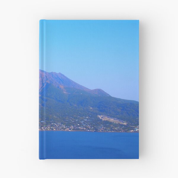 Aperçu de l'œuvre Le volcan Sakurajima de l'autre côté de la mer bleue créée et vendue par manbou-japan.