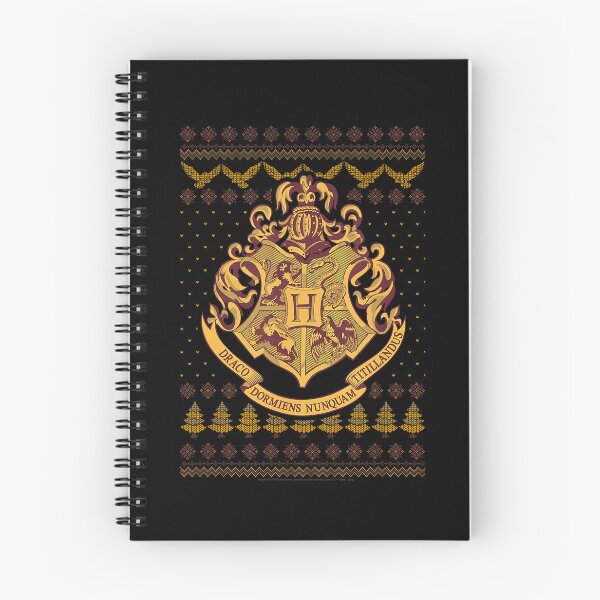 Artikelvorschau, Hogwarts-Wappendesign für hässliche Weihnachtspullover entworfen und verkauft von Mary Good.