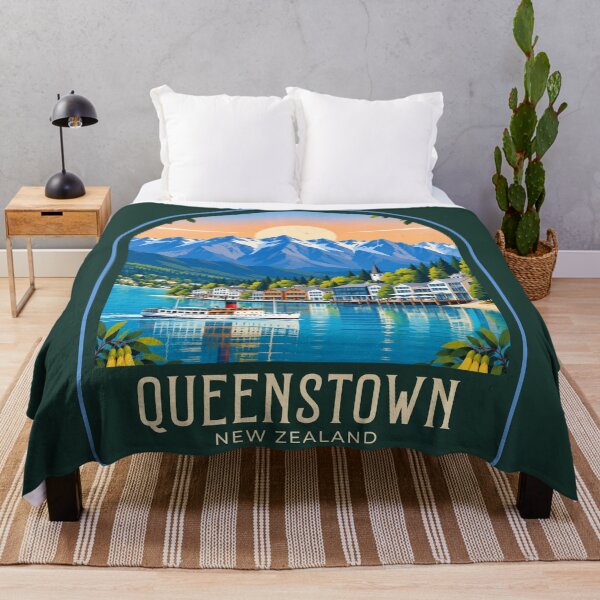 Artikelvorschau, Queenstown Vintage-Reiseillustration entworfen und verkauft von HomeLivingCo.