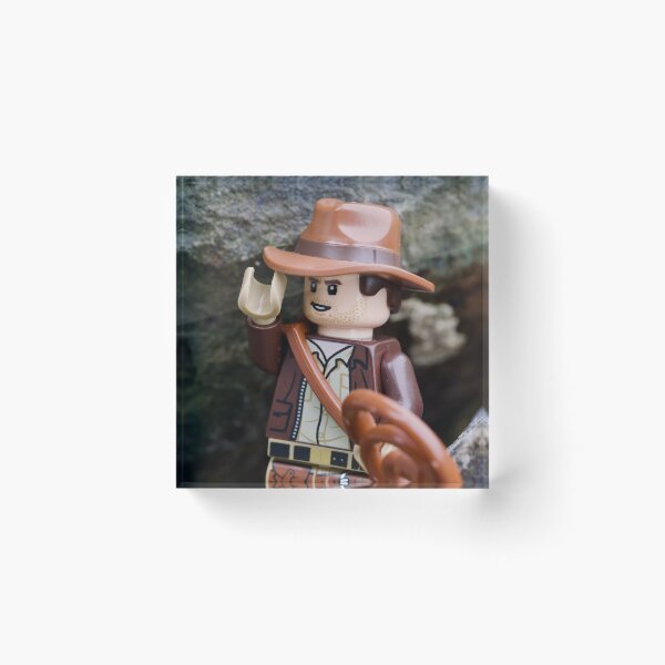 Aperçu de l'œuvre Indiana Jones en Lego salue en soulevant son chapeau créée et vendue par Cblifeisgood.