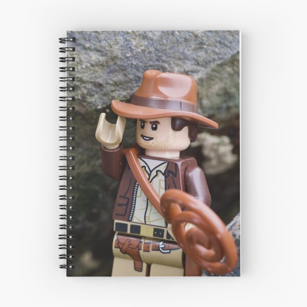Aperçu de l'œuvre Indiana Jones en Lego salue en soulevant son chapeau créée et vendue par Cblifeisgood.
