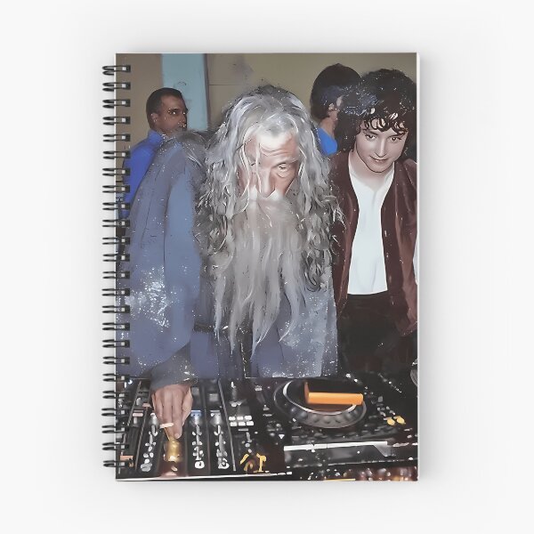 Artikelvorschau, Gandalf DJ mit Frodo entworfen und verkauft von moisessilleza.