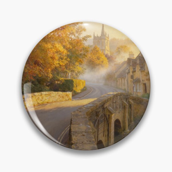 Artikelvorschau, Castle Combe Cotswolds – Herbstliches Dorfmotiv – Wandbild mit Cotswold-Brücke – A3, A4, A5 entworfen und verkauft von QuietCanvasArtworks.