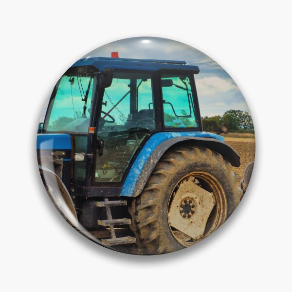 Artikelvorschau, Blauer Traktor auf einem Feld entworfen und verkauft von JEZ22.