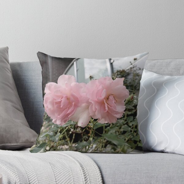 Artikelvorschau, Delicate Pink Roses in Bloom entworfen und verkauft von PhuongVoArt.
