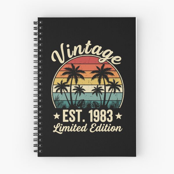 Aperçu de l'œuvre Vintage Est. 1983 Édition Limitée Né en 1983 40e anniversaire créée et vendue par PopStars1993.