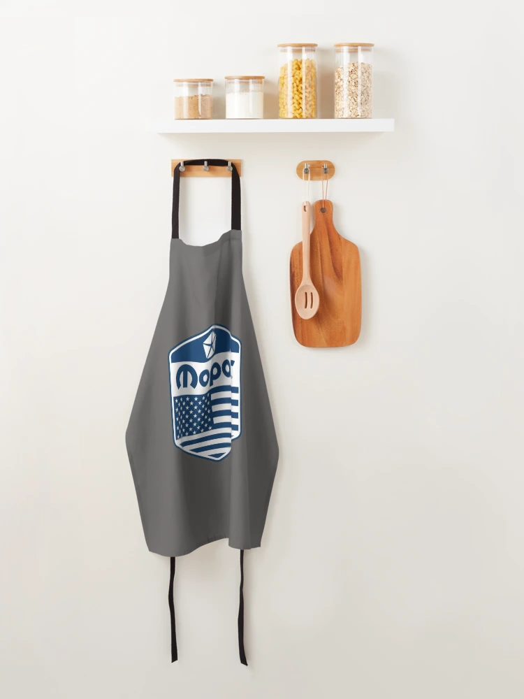 Aperçu 4 sur 6. Tablier avec l'œuvre Conception Mopar créée et vendue par Mad Apparel.