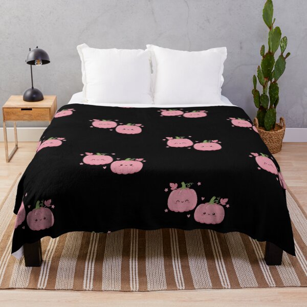 Artikelvorschau, Niedliche Kawaii-Tragetasche mit rosa Kürbissen – Ästhetische Herbst- und Halloween-Deko-Geschenkidee entworfen und verkauft von FestivityFinds.