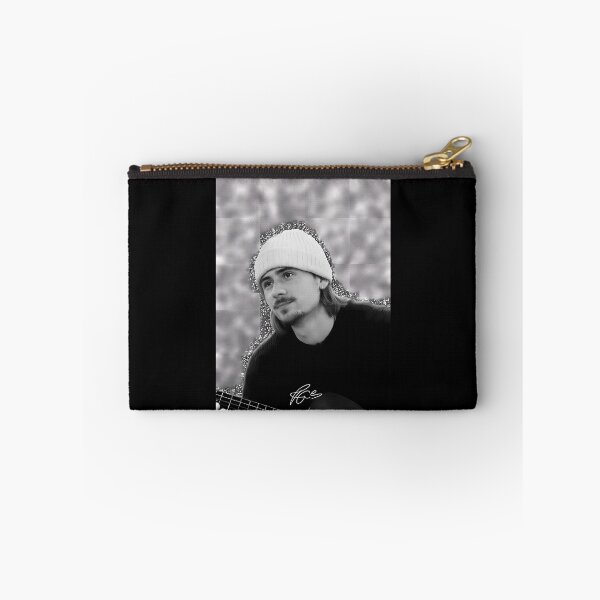 Artikelvorschau, Pierre Garnier - Portrait Winter Bonnet Nb entworfen und verkauft von novitossix.