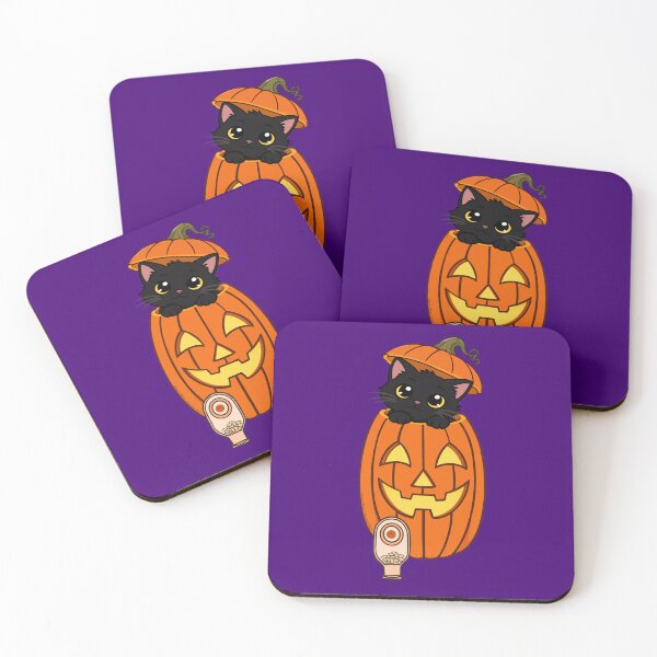 Artikelvorschau, Schwarze Katze in einem Kürbis mit Stoma entworfen und verkauft von Chronic Illness Awareness Shop.