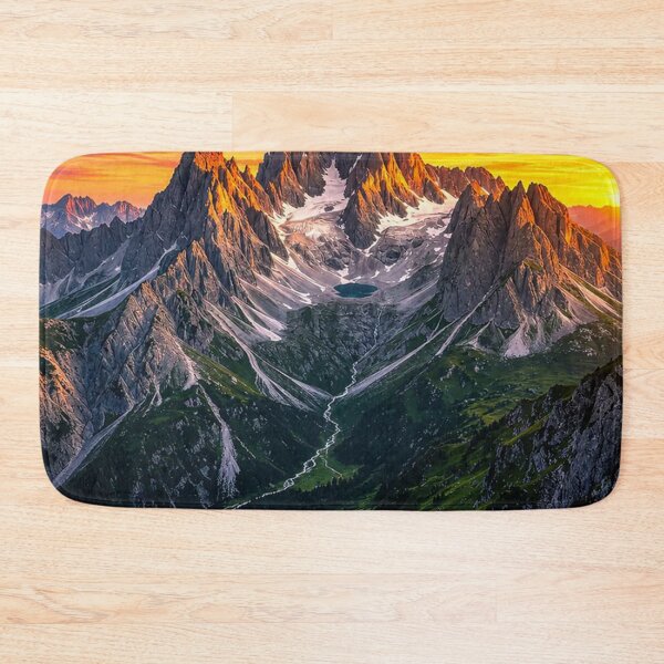 Artikelvorschau, Atemberaubende alpine Sonnenuntergangs-Berglandschaft entworfen und verkauft von gloriacorear.