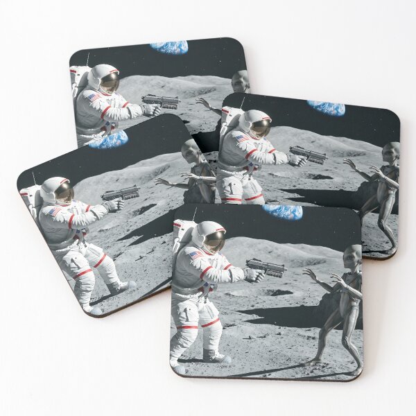 Item preview, Astronauta de la NASA apuntando con un arma a un extraterrestre designed and sold by WiseBow.