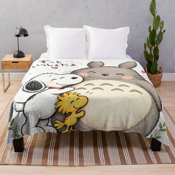 Artikelvorschau, Snoopy, Woodstock & Totoro Umarmung entworfen und verkauft von COFFEEWITHARTS.
