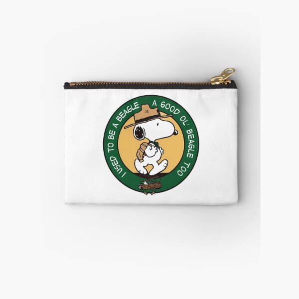 Aperçu de l'œuvre Insigne de camping Snoopy Beagle Scout créée et vendue par ForRealSerial.