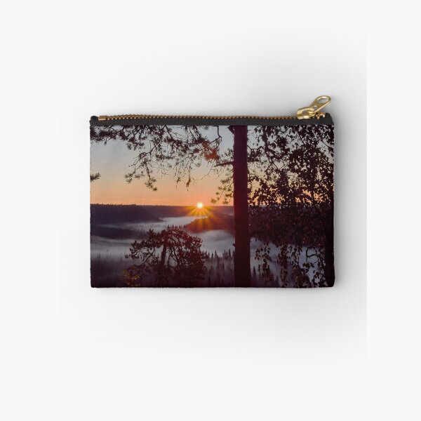 Artikelvorschau, Die Sonne. Früher Morgen in Pahkanakallio 26 entworfen und verkauft von Jouko Lehto Photography.