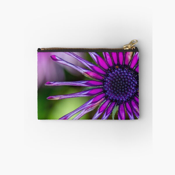 Artikelvorschau, Strahlende violette Blütenpracht entworfen und verkauft von Twisted Light Images.