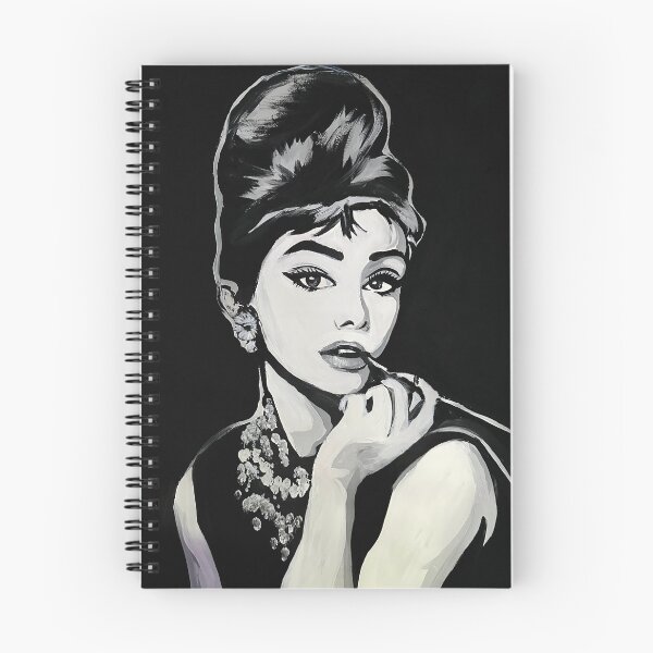 Artikelvorschau, Audrey Hepburn Schwarz-Weiß-Porträt entworfen und verkauft von Portrait Haven.