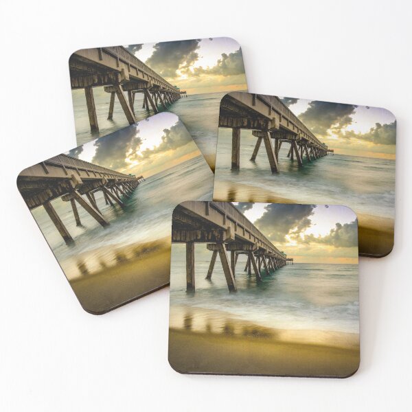 Artikelvorschau, Deerfield Beach Pier bei Sonnenaufgang entworfen und verkauft von Craig Bernstein.