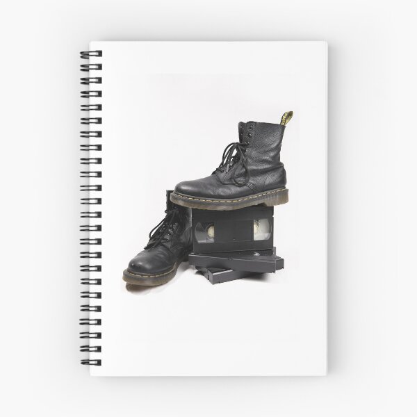 Artikelvorschau, Dr. Martens Stiefel entworfen und verkauft von Caitlin Jacobsberg.