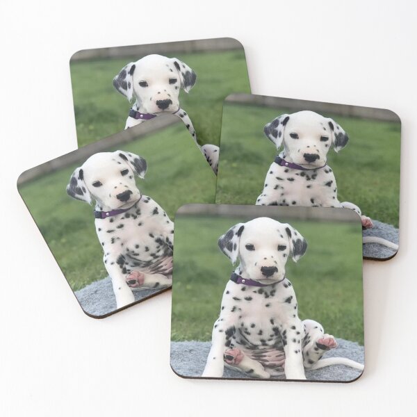 Aperçu de l'œuvre Chiot dalmatien avec collier violet assis créée et vendue par VanGaldo.
