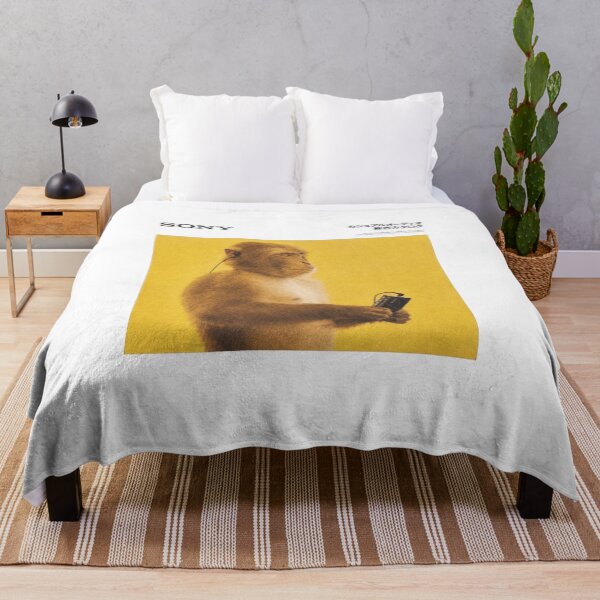 Artikelvorschau, Walkman 1987 Monkey Classic T-Shirt entworfen und verkauft von ArtbySunRaeer.