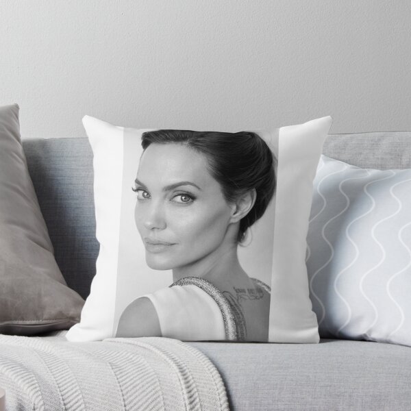 Artikelvorschau, Angelina Jolie entworfen und verkauft von Stxphbxby.