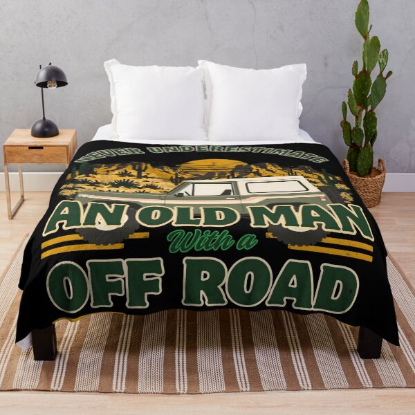 Artikelvorschau, Unterschätzen Sie niemals einen alten Mann mit einem Offroad-Retro-Vintage-Geschenk entworfen und verkauft von LeSoniPapaPrint.