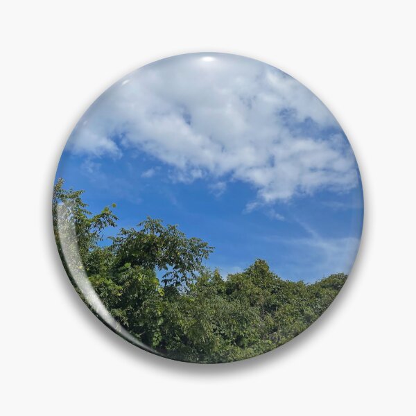 Aperçu de l'œuvre Ciel bleu avec des nuages et des arbres verts créée et vendue par EleniA8.