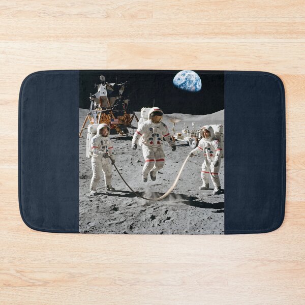 Aperçu de l'œuvre Un astronaute de la NASA sautant à la corde sur la Lune créée et vendue par WiseBow.