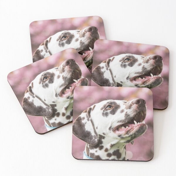 Aperçu de l'œuvre Chien dalmatien heureux parmi les cerisiers en fleurs créée et vendue par VanGaldo.