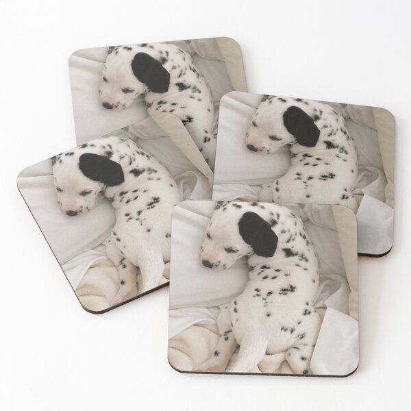 Aperçu de l'œuvre Adorable chiot dalmatien dormant dans le lit créée et vendue par VanGaldo.