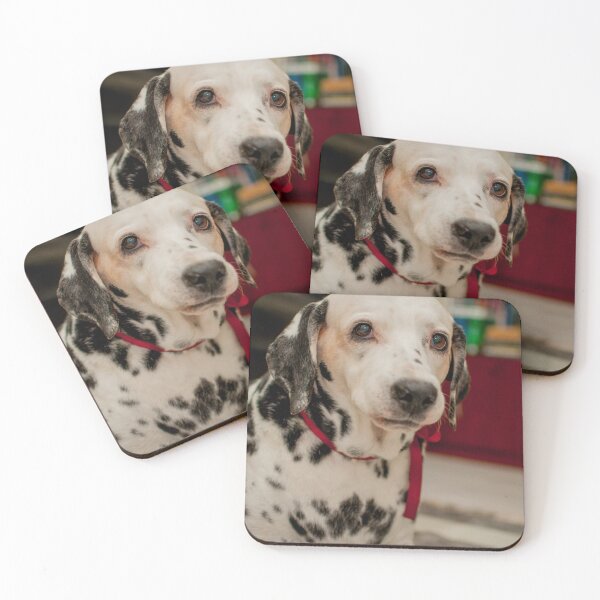 Aperçu de l'œuvre Un adorable dalmatien tacheté portant un nœud rouge créée et vendue par VanGaldo.