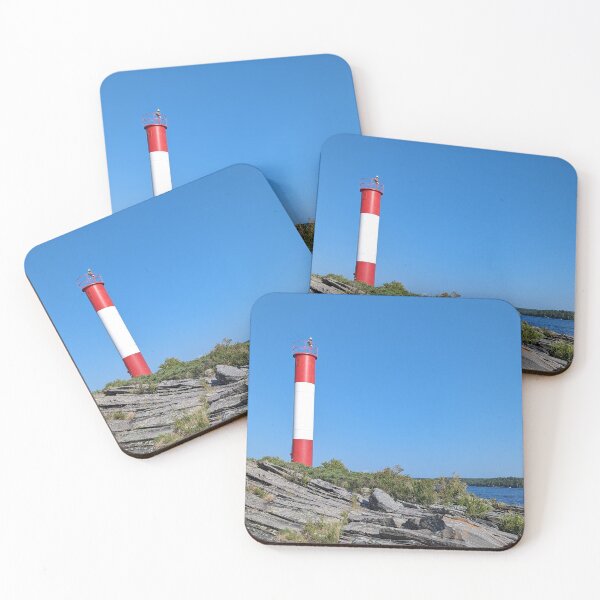 Artikelvorschau, Roter und weißer Leuchtturm an der Felsküste entworfen und verkauft von Adventure Ambience Studio.