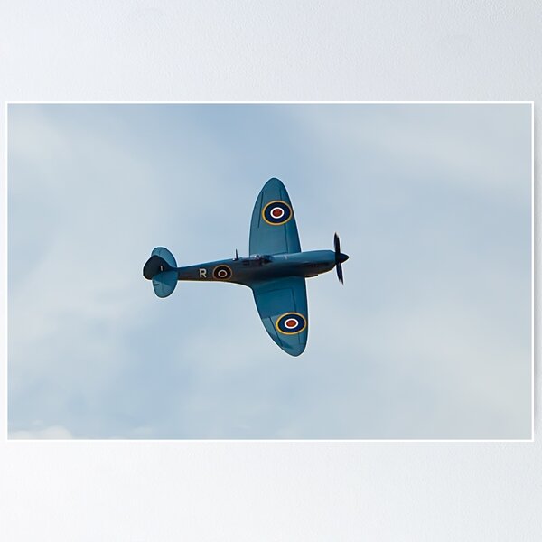 Artikelvorschau, Supermarine Spitfire at the 2012 Southport air show entworfen und verkauft von Paul Madden.