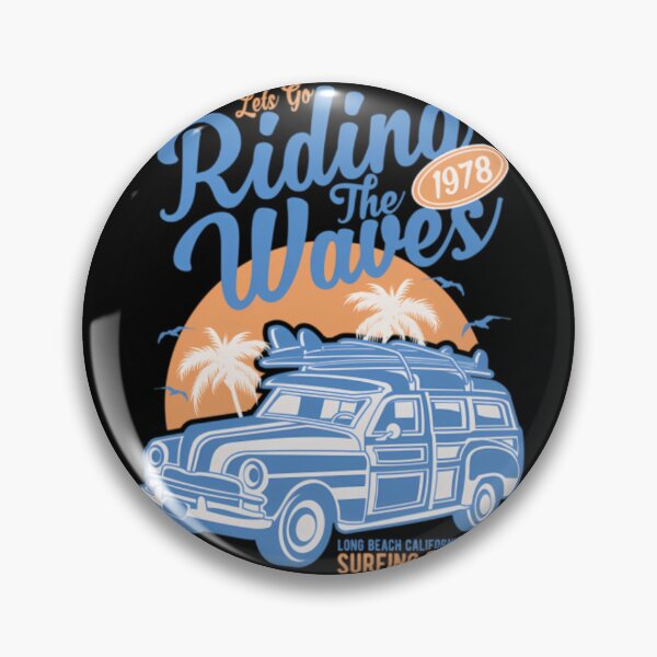 Artikelvorschau, Retro Surfing Paradise Woody Wagon Beach Sunset Graphic entworfen und verkauft von DarleneBauch.