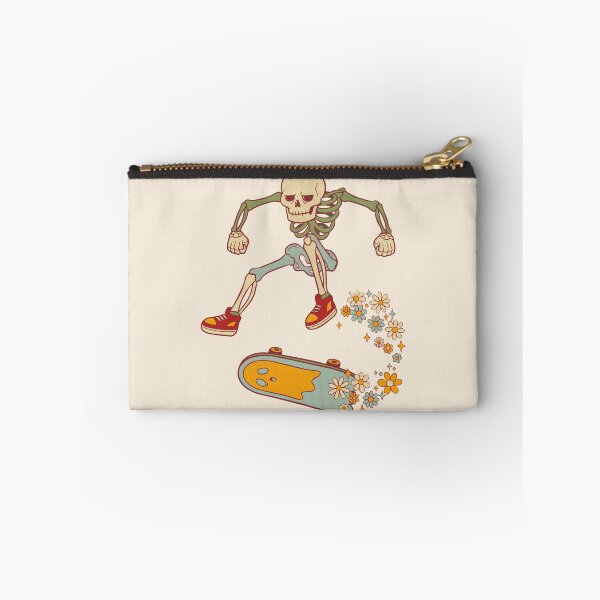 Artikelvorschau, Totenkopf auf einem Skateboard im coolen Blumendesign – Edition in hellen Farben entworfen und verkauft von Shyla Marsare.