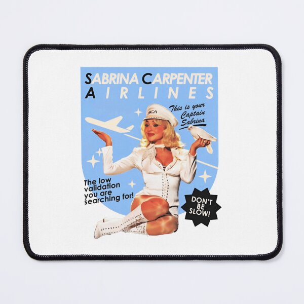 Aperçu de l'œuvre Sabrina Carpenter, capitaine de compagnie aérienne créée et vendue par WallHelloStore.