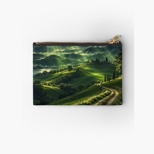 Artikelvorschau, Dramatische grüne Berglandschaft, Sonnenstrahlen, kurvenreiche Landstraße entworfen und verkauft von IRON SIREN.