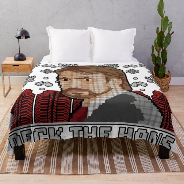 Artikelvorschau, Die Hard Weihnachten Hans Gruber Design Pullover T-Shirt Tasse Kleid Kissen Überwurf Weihnachtsmann Film Schnee Lustig Deck The Hans entworfen und verkauft von Cool Robot Bro..