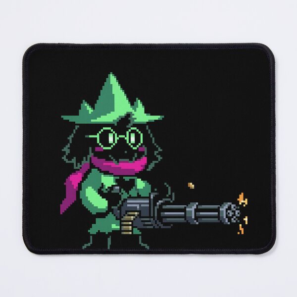 Aperçu de l'œuvre Ralsei avec une minigun créée et vendue par DeviantMerch.