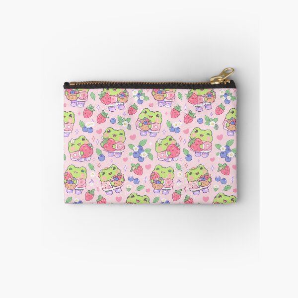 Artikelvorschau, Niedliches Kawaii-Frosch-Erdbeer-Blaubeer-Korbmuster entworfen und verkauft von Soft Berry Studio.