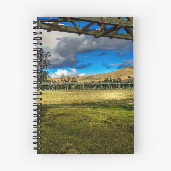 Artikelvorschau, Gundagai-Eisenbahnbrücke von 1903 entworfen und verkauft von hanspeder.redbubble.com.