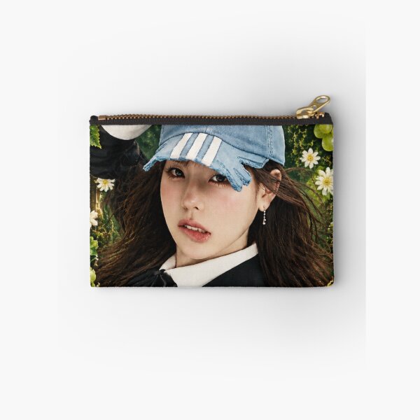 Aperçu de l'œuvre NiziU Mako Raisins verts Mystiques Visuel créée et vendue par Valereekmerch.