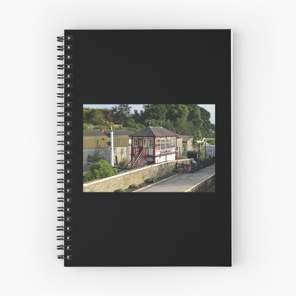 Artikelvorschau, Das historische Stellwerk am Bahnhof Settle entworfen und verkauft von ArtworkNorth.