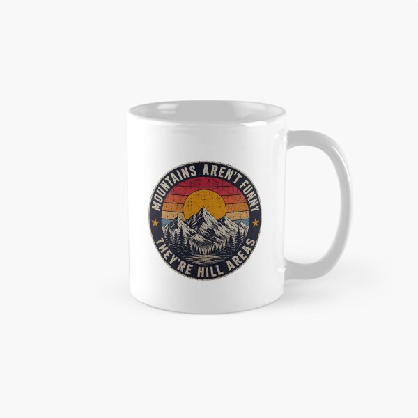 Artikelvorschau, Berge sind nicht lustig, sie sind Hügellandschaften – T-Shirt mit lustigem Papa-Witz, Vintage-T-Shirt mit Sonnenuntergangsmotiv und Bergmotiv, Outdoor-Wander-Shirt entworfen und verkauft von Maniwarsi.
