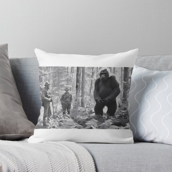 Aperçu de l'œuvre Première photo d'un véritable Bigfoot prise par des biologistes de l'université Muchachuche créée et vendue par Mortonosciski.
