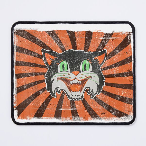Artikelvorschau, Vintage Halloween Black Cat Lover Funny Retro Gift T-Shirt entworfen und verkauft von eBoy31.