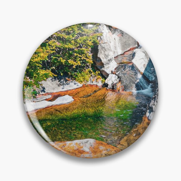 Artikelvorschau, Kristallpool und Wasserfall im Wald entworfen und verkauft von Aurora Prints.