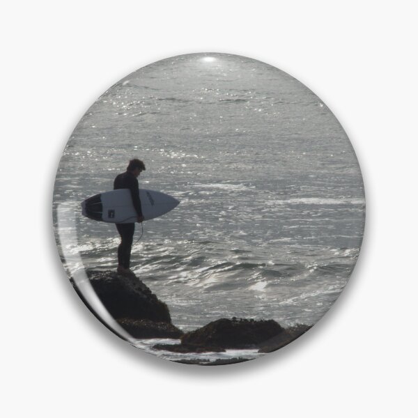 Artikelvorschau, Surfer, der sich in die Wellen stürzt entworfen und verkauft von aligata1970.